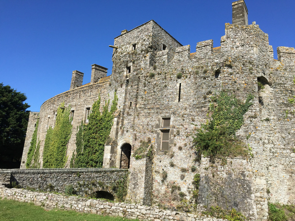 Le château fort de Pirou dans la Manche